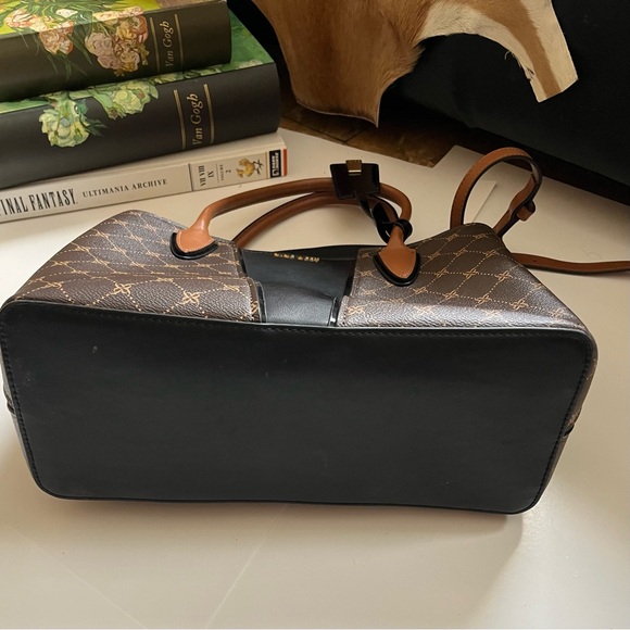 Nine West dark & light brown leather handbag with removeable adjustable straps - Picture 14 of 16